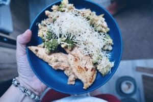 Poulet à la crème et chou romanescoa