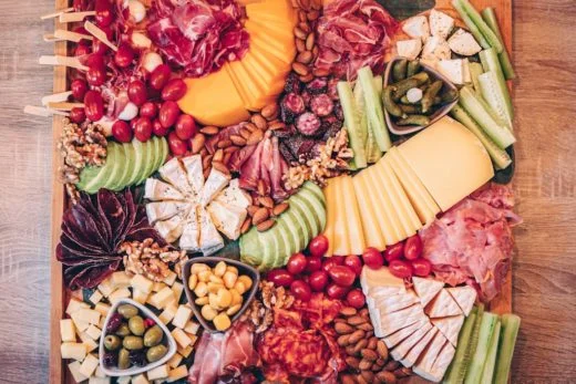 Plateau charcuterie fromage adapté au régime cétogène