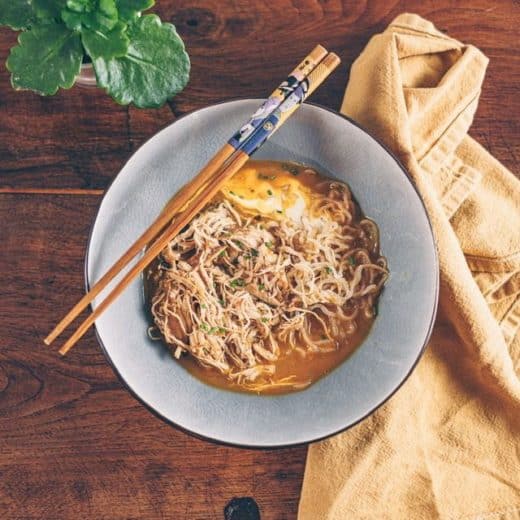 Soupe céto poulet coco et curry