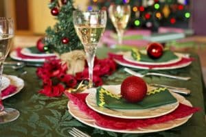 Free Christmas dinner table setup