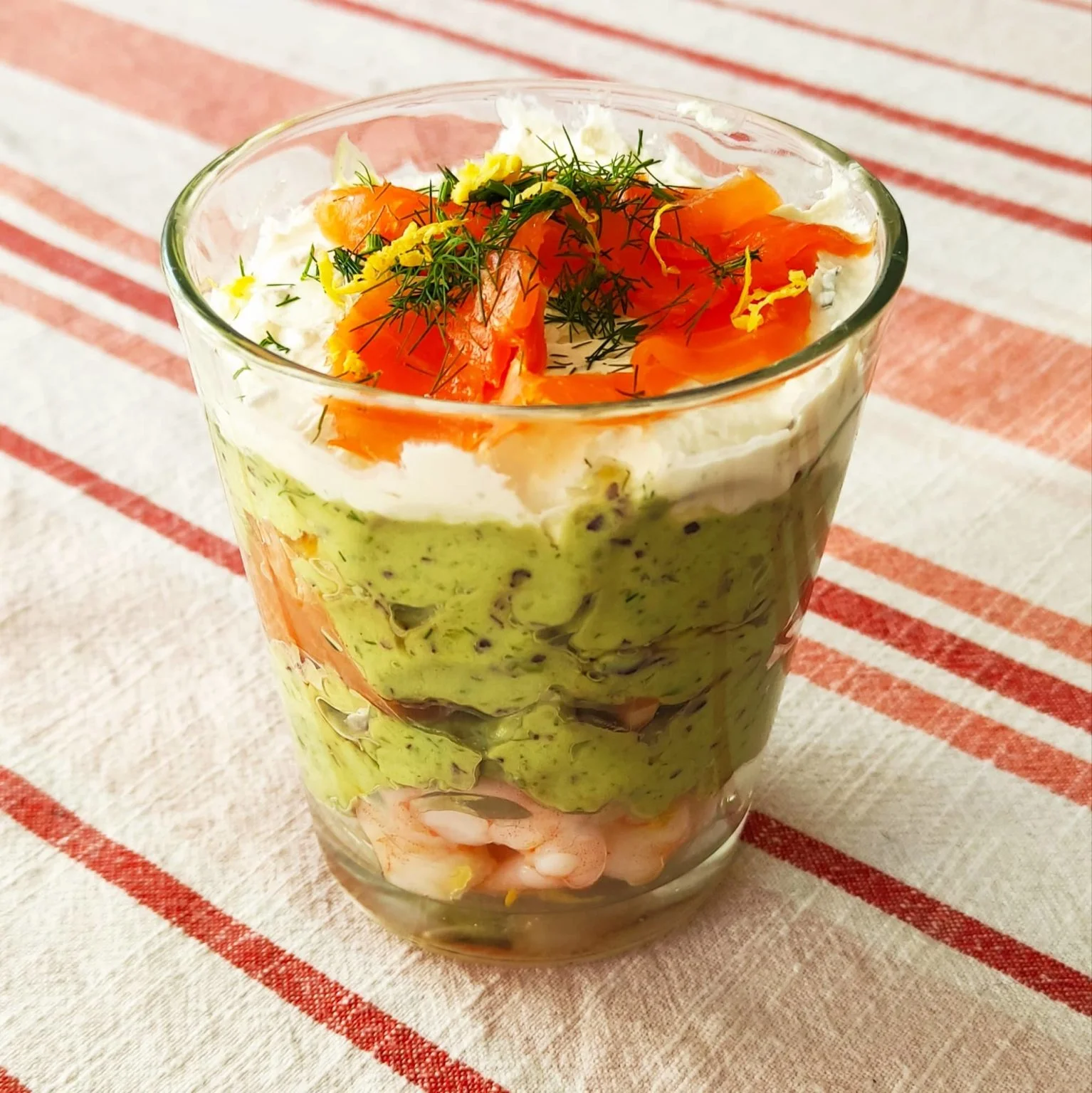 Verrines truite fumée guacamole marin cream cheese